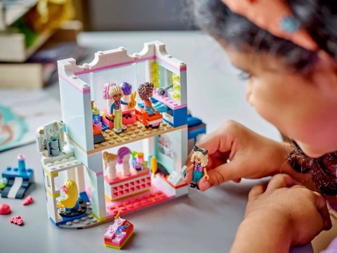 LEGO FRIENDS 42662 Salon fryzjerski i sklep z ozdobami LEGO FRIENDS 42662 Salon fryzjerski i sklep z ozdobami