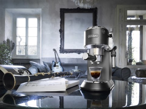 Ekspres ciśnieniowy DeLonghi Dedica Style EC 685.BK (1350W; kolor czarny) Ekspres ciśnieniowy DeLonghi Dedica Style EC 685.BK (1350W; kolor czarny)