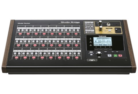 Tascam Studio Bridge - 24-ścieżkowy rejestrator dźwięku / interfejs audio/MIDI Tascam Studio Bridge - 24-ścieżkowy rejestrator dźwięku / interfejs audio/MIDI
