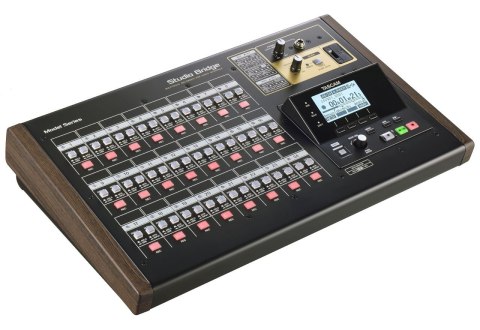 Tascam Studio Bridge - 24-ścieżkowy rejestrator dźwięku / interfejs audio/MIDI Tascam Studio Bridge - 24-ścieżkowy rejestrator dźwięku / interfejs audio/MIDI