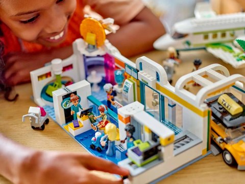LEGO Friends 42656 Samolot i lotnisko w mieście Heartlake LEGO Friends 42656 Samolot i lotnisko w mieście Heartlake