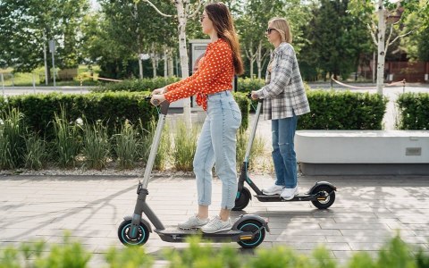 Motus Hulajnoga Elektryczna Scooty 10 2022 (WYPRZEDAŻ)