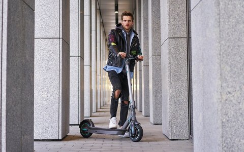 Motus Hulajnoga Elektryczna Scooty 10 2022 (WYPRZEDAŻ)