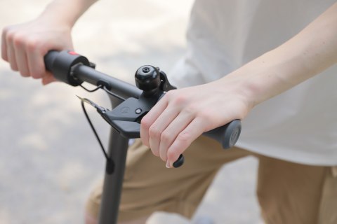 Segway-hulajnoga elektryczna ZING C20 (WYPRZEDAŻ) Segway-hulajnoga elektryczna ZING C20 (WYPRZEDAŻ)