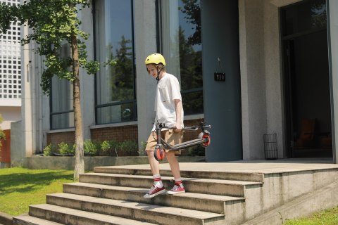 Segway-hulajnoga elektryczna ZING C20 (WYPRZEDAŻ) Segway-hulajnoga elektryczna ZING C20 (WYPRZEDAŻ)