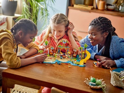 LEGO FRIENDS 42673 FAMILY VACATION BEACH RESORT LEGO FRIENDS 42673 FAMILY VACATION BEACH RESORT