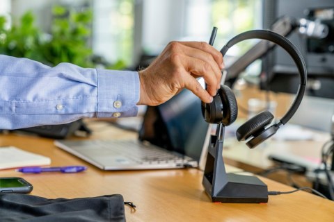 Zestaw słuchawkowy Bluetooth Poly Voyager 4320 MS Teams Certified USB-A Headset +BT700 dongle 77Y98AA Zestaw słuchawkowy Bluetooth Poly Voyager 4320 MS Teams Certified USB-A Headset +BT700 dongle 77Y98AA
