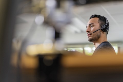 POLY Zestaw słuchawkowy Voyager 4320 z certyfikatem Microsoft Teams USB-C + adapter BT700 (WYPRZEDAŻ)