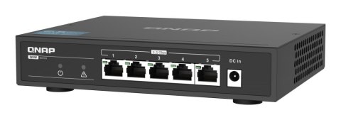 Zestaw Qnap TS-673A-SW5T (TS-673A-8G + switch QSW-1105-5T 5x2.5GbE), Tower, 6 x 2.5"/3.5" SATA, AMD Ryzen V1500B 4C/8T, 8GB DDR4