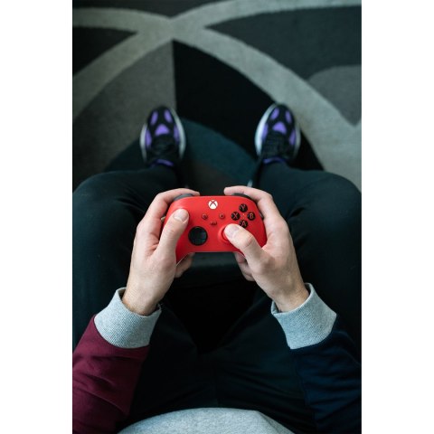 Microsoft Xbox Series Kontroler - Pulsujący czerwon (WYPRZEDAŻ) Microsoft Xbox Series Kontroler - Pulsujący czerwon (WYPRZEDAŻ)
